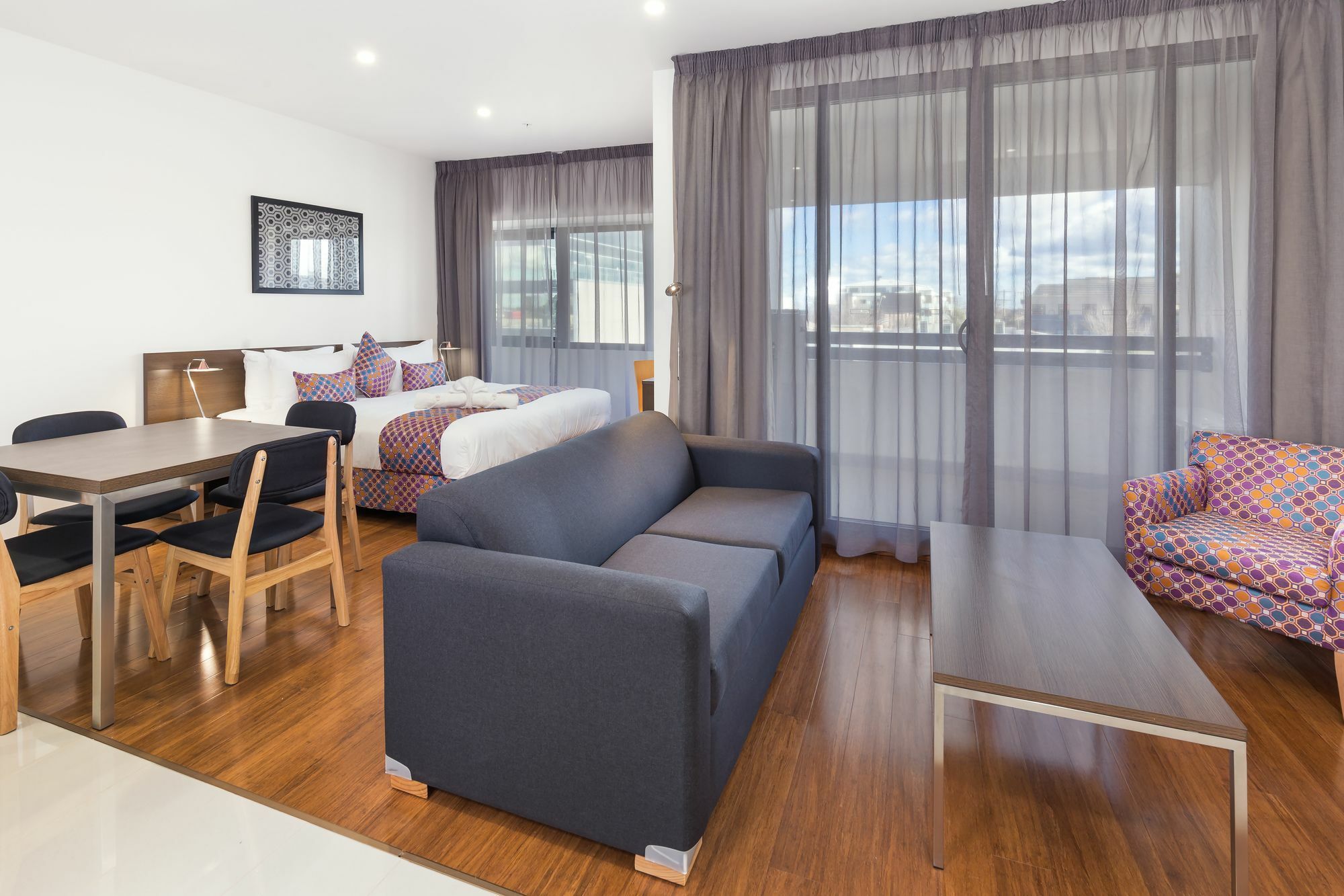 City Edge Dandenong Apartment Hotel Exterior photo